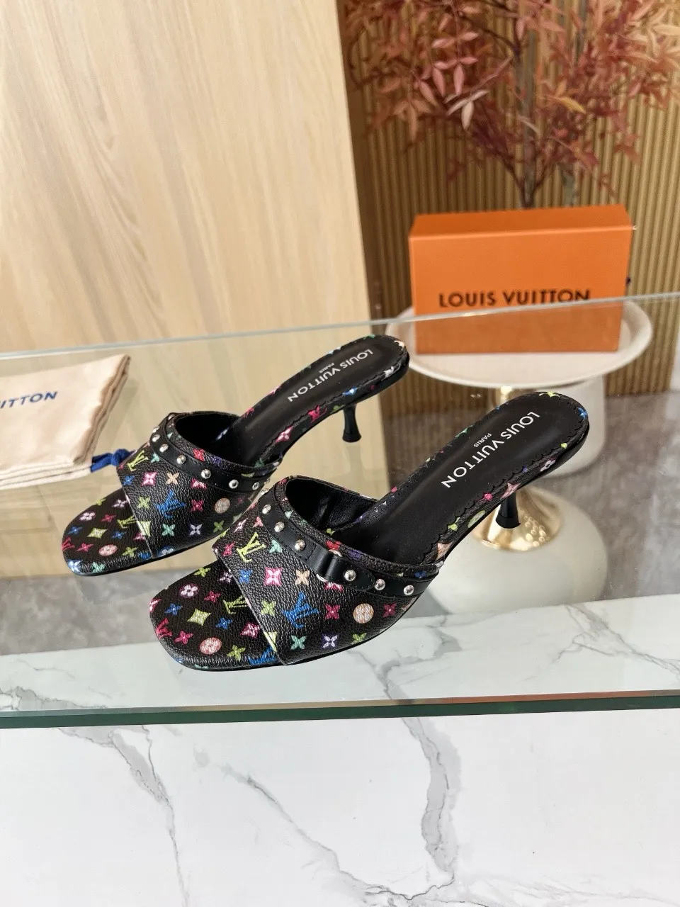 👟👟出厂价380👟👟  真皮底+30  LV35-43。 Heel height 5.5cm 35-43. Like a rubber sole. Genuine leather bottom +30